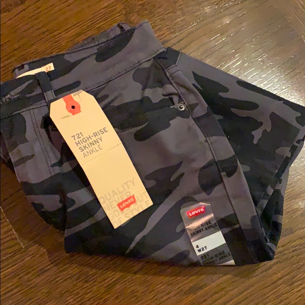NWT 27 Levi skinny high rise ankle camo Jean